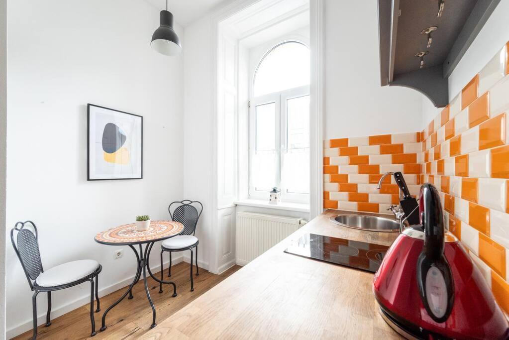 Lite 1Br Near Metro & Center By Hm Appartement Wenen Buitenkant foto